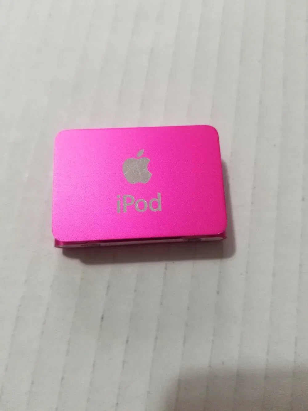 Apple iPod Shuffle (2nd Generation) Pink 1GB with Charging Dock